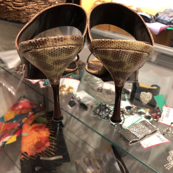 🤩Moschino🤩 Good condition with heel tips. - Picture 3 of 12